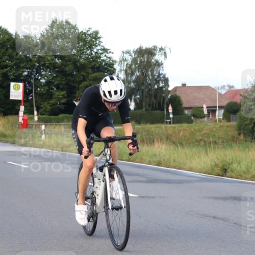 25.08.2024 - Elbe Triathlon Hamburg Fuchs,  Jonas http://msf.ph/oto/6837453 25.08.2024 08:50:17 Radfahren 109 meine-sportfotos.de