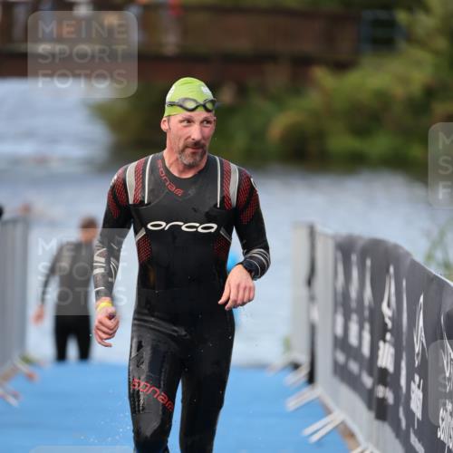 25.08.2024 - Elbe Triathlon Hamburg H.Heesch http://msf.ph/oto/6837455 25.08.2024 08:38:16 Schwimmen 53 meine-sportfotos.de