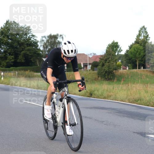 25.08.2024 - Elbe Triathlon Hamburg Fuchs,  Jonas http://msf.ph/oto/6837457 25.08.2024 08:50:18 Radfahren 109 meine-sportfotos.de