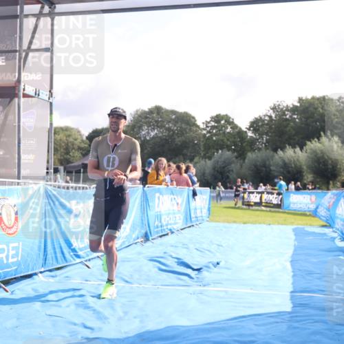 25.08.2024 - Elbe Triathlon Hamburg H.Heesch http://msf.ph/oto/6837461 25.08.2024 10:21:22 Ziel 97 meine-sportfotos.de