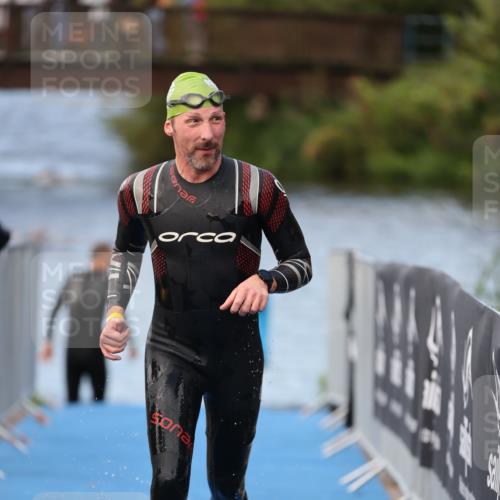 25.08.2024 - Elbe Triathlon Hamburg H.Heesch http://msf.ph/oto/6837465 25.08.2024 08:38:16 Schwimmen 53 meine-sportfotos.de