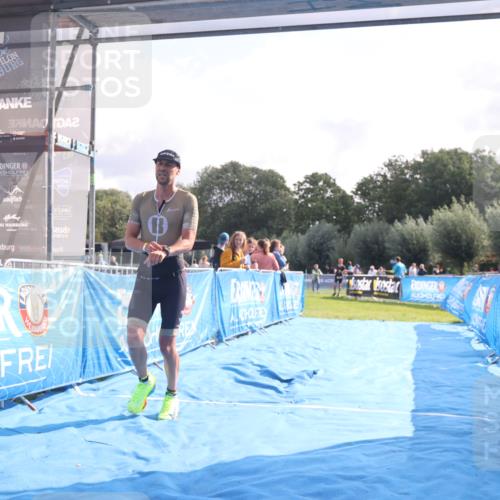 25.08.2024 - Elbe Triathlon Hamburg H.Heesch http://msf.ph/oto/6837466 25.08.2024 10:21:22 Ziel 97 meine-sportfotos.de