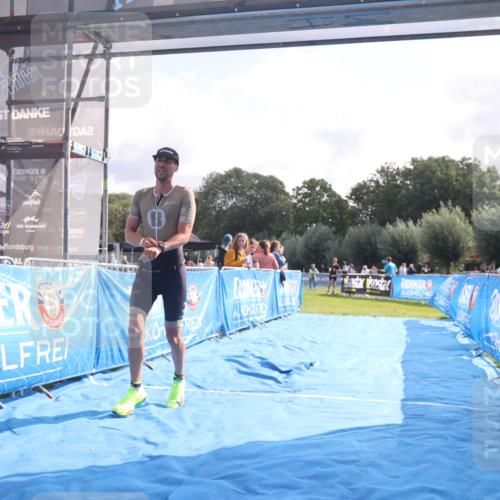 25.08.2024 - Elbe Triathlon Hamburg H.Heesch http://msf.ph/oto/6837470 25.08.2024 10:21:22 Ziel 97 meine-sportfotos.de