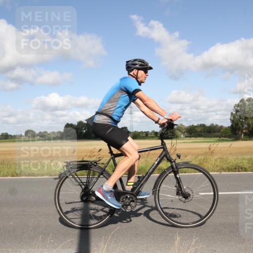 25.08.2024 - Elbe Triathlon Hamburg Fuchs,  Jonas http://msf.ph/oto/6837473 25.08.2024 10:42:23 Radfahren 768, 1458, 1441, 1414, 1403 meine-sportfotos.de