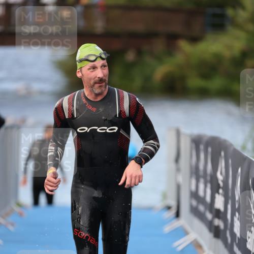 25.08.2024 - Elbe Triathlon Hamburg H.Heesch http://msf.ph/oto/6837476 25.08.2024 08:38:16 Schwimmen 53 meine-sportfotos.de