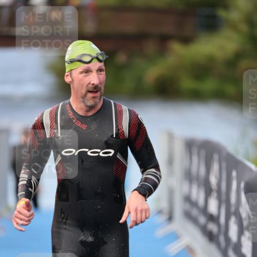 25.08.2024 - Elbe Triathlon Hamburg H.Heesch http://msf.ph/oto/6837504 25.08.2024 08:38:17 Schwimmen 53 meine-sportfotos.de