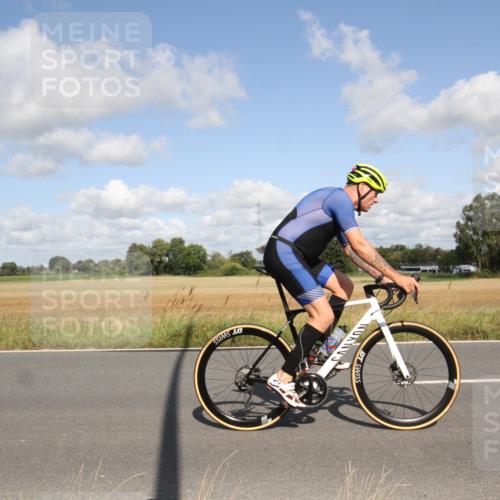 25.08.2024 - Elbe Triathlon Hamburg Fuchs,  Jonas http://msf.ph/oto/6837515 25.08.2024 10:42:45 Radfahren 765, 1430, 533, 1410 meine-sportfotos.de