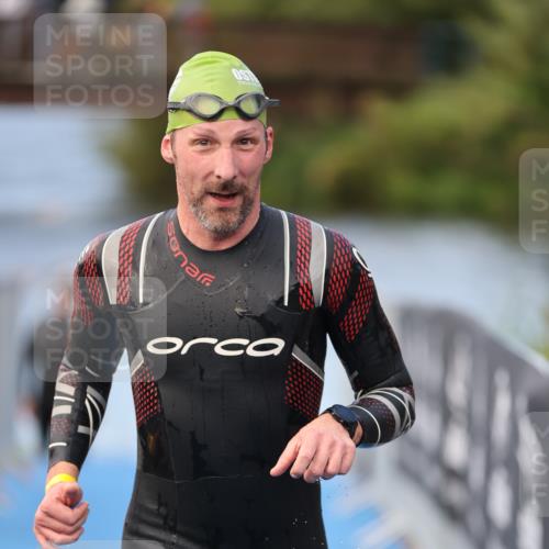25.08.2024 - Elbe Triathlon Hamburg H.Heesch http://msf.ph/oto/6837529 25.08.2024 08:38:17 Schwimmen 53 meine-sportfotos.de