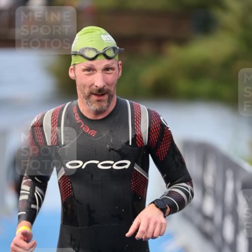 25.08.2024 - Elbe Triathlon Hamburg H.Heesch http://msf.ph/oto/6837532 25.08.2024 08:38:17 Schwimmen 53 meine-sportfotos.de