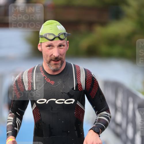 25.08.2024 - Elbe Triathlon Hamburg H.Heesch http://msf.ph/oto/6837538 25.08.2024 08:38:17 Schwimmen 53 meine-sportfotos.de