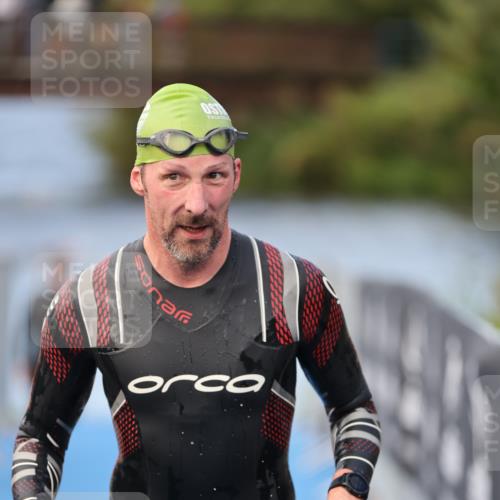 25.08.2024 - Elbe Triathlon Hamburg H.Heesch http://msf.ph/oto/6837541 25.08.2024 08:38:17 Schwimmen 53 meine-sportfotos.de
