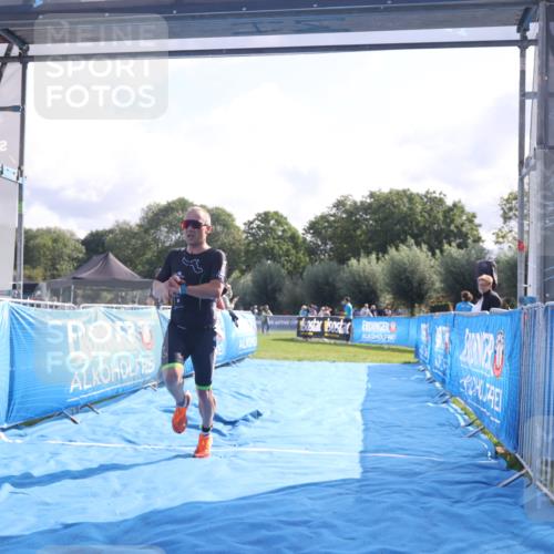 25.08.2024 - Elbe Triathlon Hamburg H.Heesch http://msf.ph/oto/6837542 25.08.2024 10:21:48 Ziel 34 meine-sportfotos.de