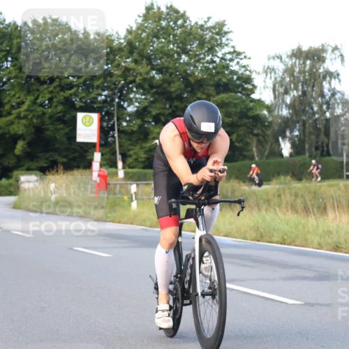 25.08.2024 - Elbe Triathlon Hamburg Fuchs,  Jonas http://msf.ph/oto/6837546 25.08.2024 08:50:43 Radfahren 78 meine-sportfotos.de