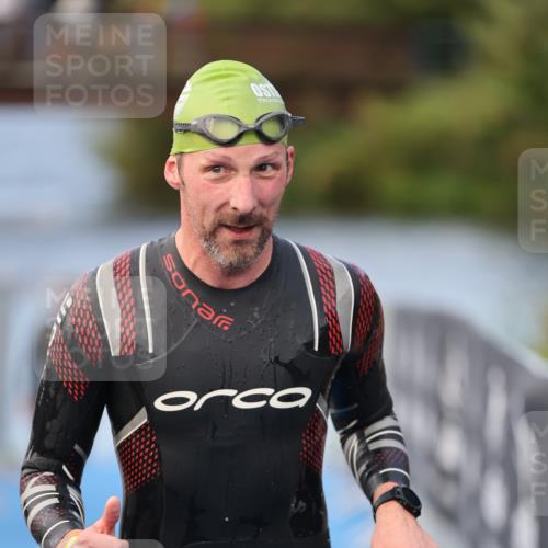 25.08.2024 - Elbe Triathlon Hamburg H.Heesch http://msf.ph/oto/6837549 25.08.2024 08:38:17 Schwimmen 53 meine-sportfotos.de