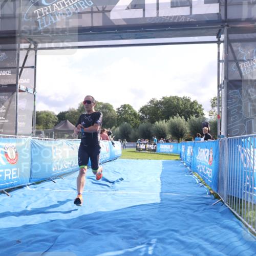 25.08.2024 - Elbe Triathlon Hamburg H.Heesch http://msf.ph/oto/6837553 25.08.2024 10:21:48 Ziel 34 meine-sportfotos.de