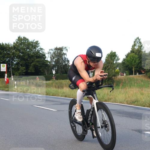 25.08.2024 - Elbe Triathlon Hamburg Fuchs,  Jonas http://msf.ph/oto/6837555 25.08.2024 08:50:44 Radfahren 78 meine-sportfotos.de