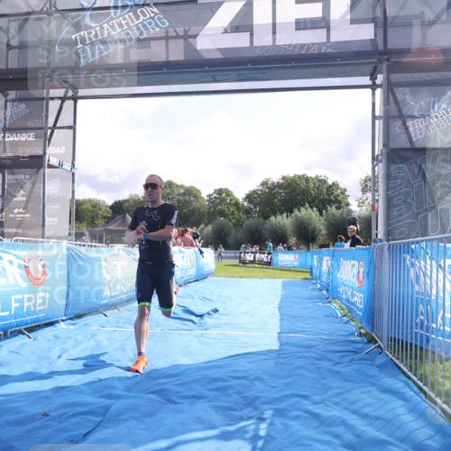 25.08.2024 - Elbe Triathlon Hamburg H.Heesch http://msf.ph/oto/6837559 25.08.2024 10:21:49 Ziel 34 meine-sportfotos.de