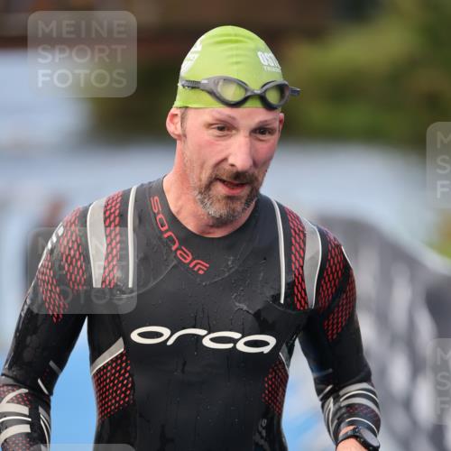 25.08.2024 - Elbe Triathlon Hamburg H.Heesch http://msf.ph/oto/6837566 25.08.2024 08:38:18 Schwimmen 53 meine-sportfotos.de