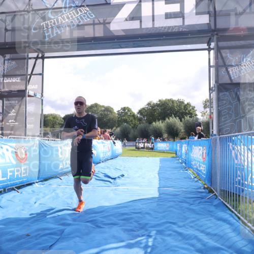 25.08.2024 - Elbe Triathlon Hamburg H.Heesch http://msf.ph/oto/6837571 25.08.2024 10:21:49 Ziel 34 meine-sportfotos.de