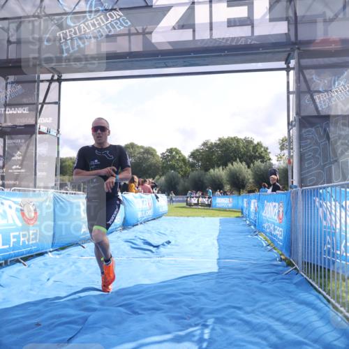25.08.2024 - Elbe Triathlon Hamburg H.Heesch http://msf.ph/oto/6837580 25.08.2024 10:21:49 Ziel 34 meine-sportfotos.de