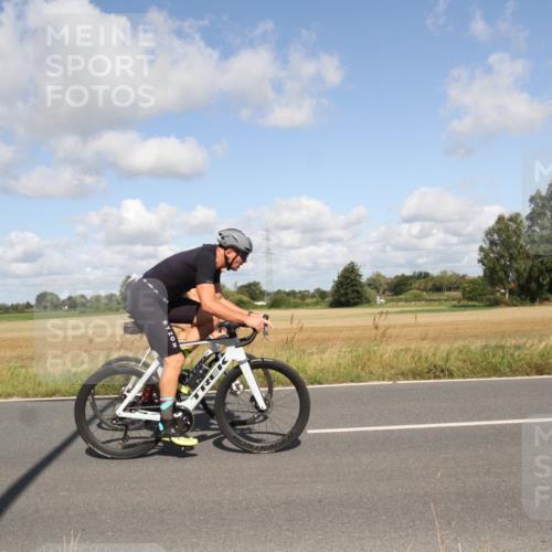 25.08.2024 - Elbe Triathlon Hamburg Fuchs,  Jonas http://msf.ph/oto/6837589 25.08.2024 10:43:28 Radfahren 785, 775, 1415, 721, 1455, 457 meine-sportfotos.de