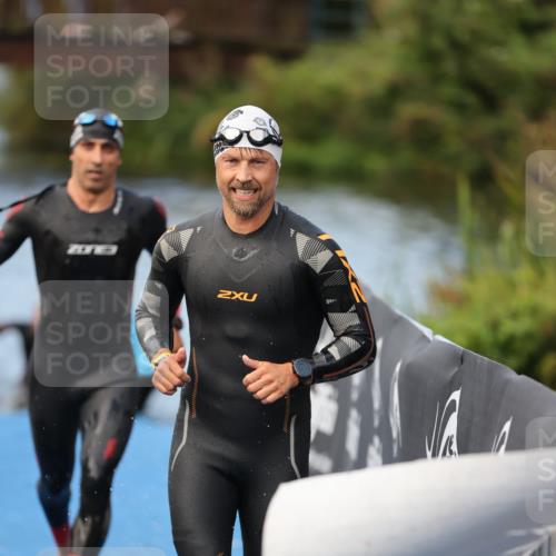 25.08.2024 - Elbe Triathlon Hamburg H.Heesch http://msf.ph/oto/6837598 25.08.2024 08:38:57 Schwimmen 66, 101, 111 meine-sportfotos.de