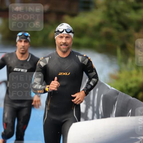 25.08.2024 - Elbe Triathlon Hamburg H.Heesch http://msf.ph/oto/6837612 25.08.2024 08:38:58 Schwimmen 66, 101, 111 meine-sportfotos.de