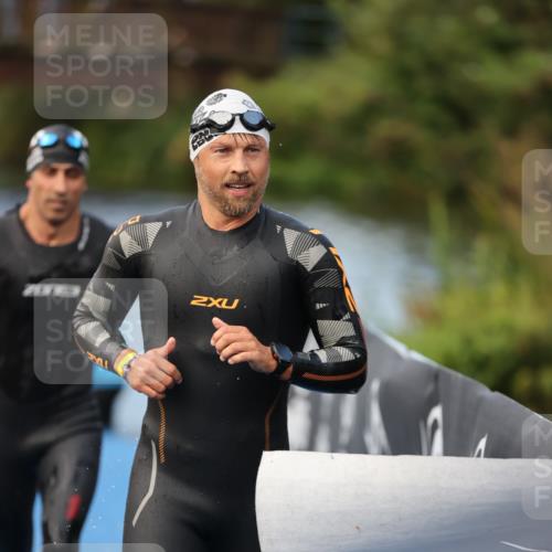 25.08.2024 - Elbe Triathlon Hamburg H.Heesch http://msf.ph/oto/6837633 25.08.2024 08:38:58 Schwimmen 66, 101, 111 meine-sportfotos.de