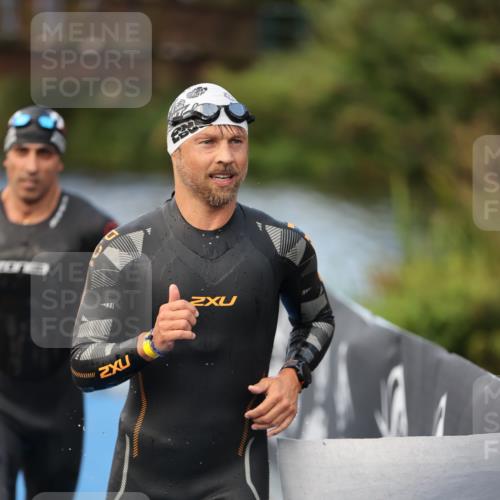 25.08.2024 - Elbe Triathlon Hamburg H.Heesch http://msf.ph/oto/6837658 25.08.2024 08:38:58 Schwimmen 66, 101, 111 meine-sportfotos.de