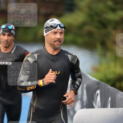 25.08.2024 - Elbe Triathlon Hamburg H.Heesch http://msf.ph/oto/6837662 25.08.2024 08:38:58 Schwimmen 66, 101, 111 meine-sportfotos.de
