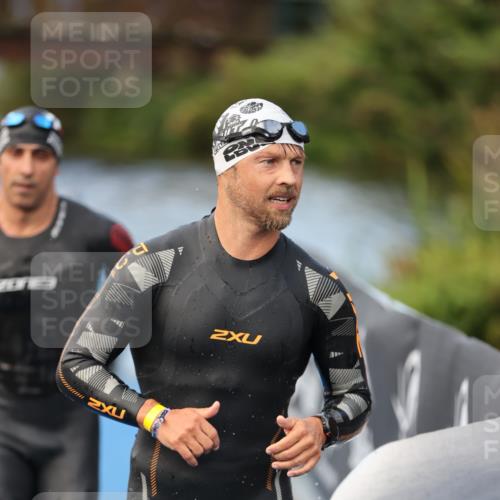 25.08.2024 - Elbe Triathlon Hamburg H.Heesch http://msf.ph/oto/6837674 25.08.2024 08:38:59 Schwimmen 66, 101, 111 meine-sportfotos.de