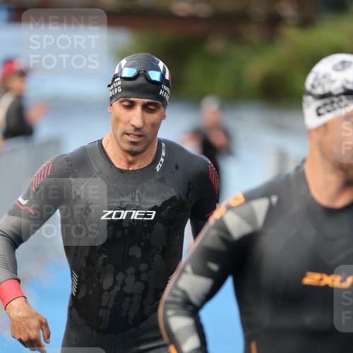 25.08.2024 - Elbe Triathlon Hamburg H.Heesch http://msf.ph/oto/6837679 25.08.2024 08:38:59 Schwimmen 66, 101, 111 meine-sportfotos.de