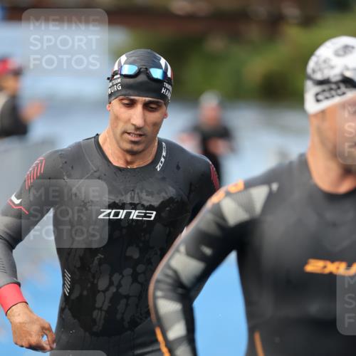 25.08.2024 - Elbe Triathlon Hamburg H.Heesch http://msf.ph/oto/6837683 25.08.2024 08:38:59 Schwimmen 66, 101, 111 meine-sportfotos.de