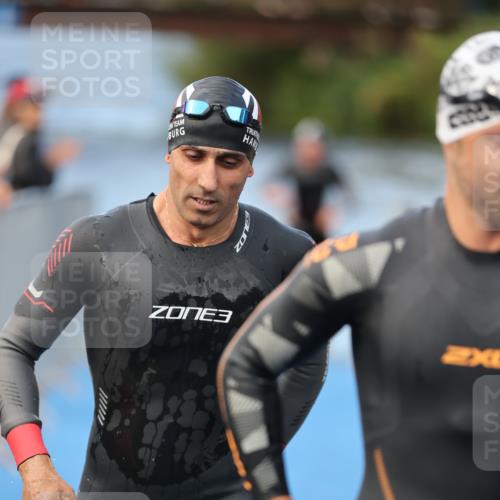 25.08.2024 - Elbe Triathlon Hamburg H.Heesch http://msf.ph/oto/6837687 25.08.2024 08:38:59 Schwimmen 66, 101, 111 meine-sportfotos.de