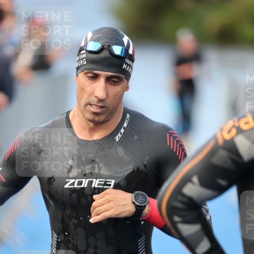 25.08.2024 - Elbe Triathlon Hamburg H.Heesch http://msf.ph/oto/6837721 25.08.2024 08:39:00 Schwimmen 66, 101, 111 meine-sportfotos.de