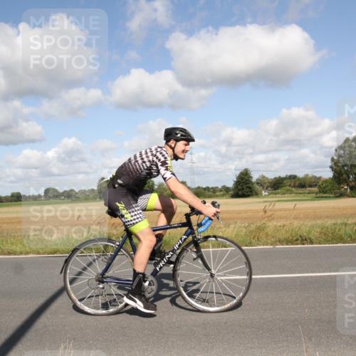 25.08.2024 - Elbe Triathlon Hamburg Fuchs,  Jonas http://msf.ph/oto/6837726 25.08.2024 10:45:42 Radfahren 697, 1465, 787, 663, 719, 753, 636 meine-sportfotos.de