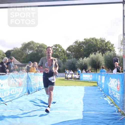 25.08.2024 - Elbe Triathlon Hamburg H.Heesch http://msf.ph/oto/6837745 25.08.2024 10:22:24 Ziel 37, 105 meine-sportfotos.de