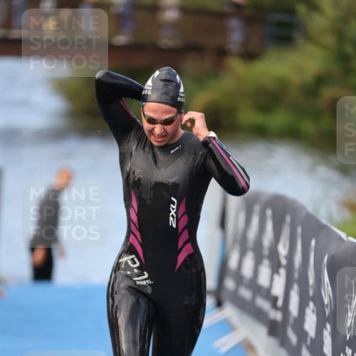 25.08.2024 - Elbe Triathlon Hamburg H.Heesch http://msf.ph/oto/6837746 25.08.2024 08:39:05 Schwimmen 66, 101, 111 meine-sportfotos.de