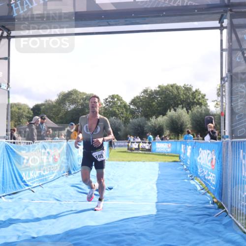 25.08.2024 - Elbe Triathlon Hamburg H.Heesch http://msf.ph/oto/6837762 25.08.2024 10:22:24 Ziel 37, 105 meine-sportfotos.de