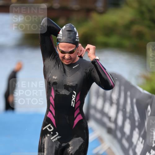 25.08.2024 - Elbe Triathlon Hamburg H.Heesch http://msf.ph/oto/6837764 25.08.2024 08:39:06 Schwimmen 66, 101, 111 meine-sportfotos.de