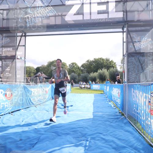 25.08.2024 - Elbe Triathlon Hamburg H.Heesch http://msf.ph/oto/6837768 25.08.2024 10:22:24 Ziel 37, 105 meine-sportfotos.de
