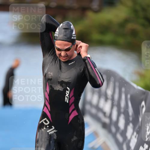25.08.2024 - Elbe Triathlon Hamburg H.Heesch http://msf.ph/oto/6837770 25.08.2024 08:39:06 Schwimmen 66, 101, 111 meine-sportfotos.de