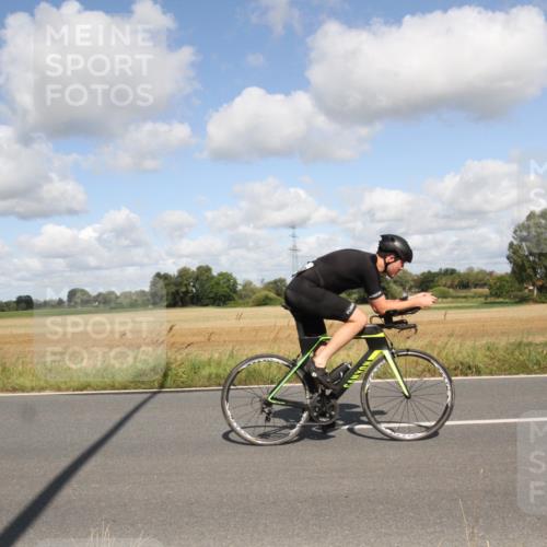 25.08.2024 - Elbe Triathlon Hamburg Fuchs,  Jonas http://msf.ph/oto/6837771 25.08.2024 10:46:08 Radfahren 501, 1408, 680, 542 meine-sportfotos.de