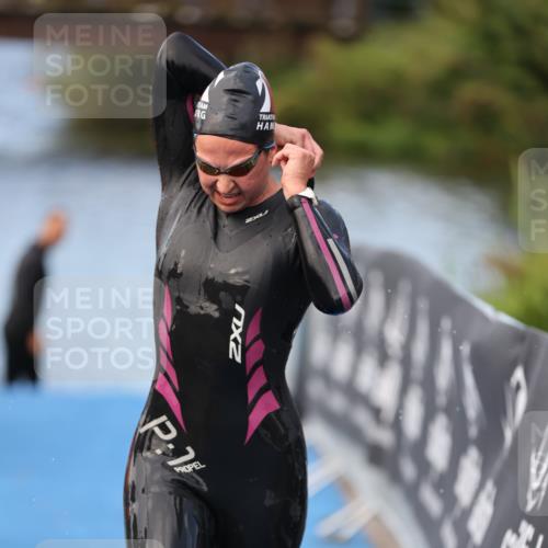 25.08.2024 - Elbe Triathlon Hamburg H.Heesch http://msf.ph/oto/6837774 25.08.2024 08:39:06 Schwimmen 66, 101, 111 meine-sportfotos.de