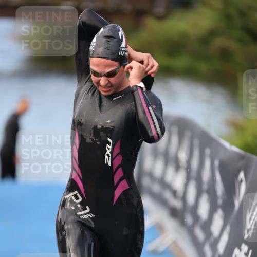 25.08.2024 - Elbe Triathlon Hamburg H.Heesch http://msf.ph/oto/6837777 25.08.2024 08:39:06 Schwimmen 66, 101, 111 meine-sportfotos.de