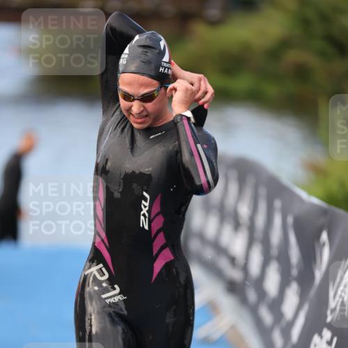 25.08.2024 - Elbe Triathlon Hamburg H.Heesch http://msf.ph/oto/6837784 25.08.2024 08:39:06 Schwimmen 66, 101, 111 meine-sportfotos.de