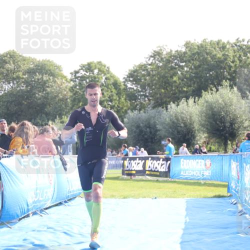 25.08.2024 - Elbe Triathlon Hamburg H.Heesch http://msf.ph/oto/6837788 25.08.2024 10:22:29 Ziel 37, 105 meine-sportfotos.de