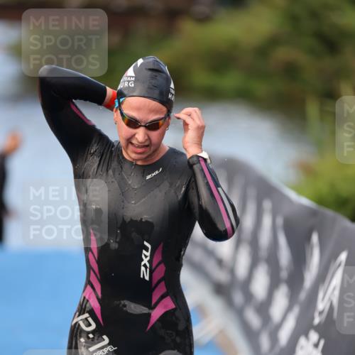 25.08.2024 - Elbe Triathlon Hamburg H.Heesch http://msf.ph/oto/6837798 25.08.2024 08:39:06 Schwimmen 66, 101, 111 meine-sportfotos.de