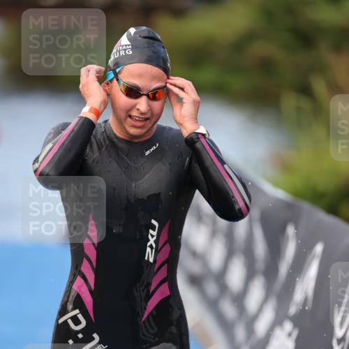 25.08.2024 - Elbe Triathlon Hamburg H.Heesch http://msf.ph/oto/6837804 25.08.2024 08:39:06 Schwimmen 66, 101, 111 meine-sportfotos.de