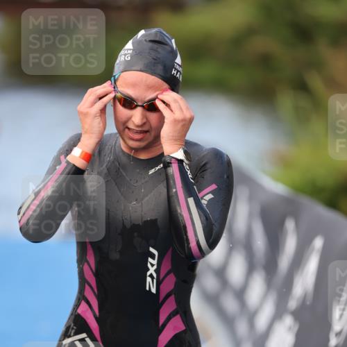 25.08.2024 - Elbe Triathlon Hamburg H.Heesch http://msf.ph/oto/6837821 25.08.2024 08:39:07 Schwimmen 66, 101, 111 meine-sportfotos.de